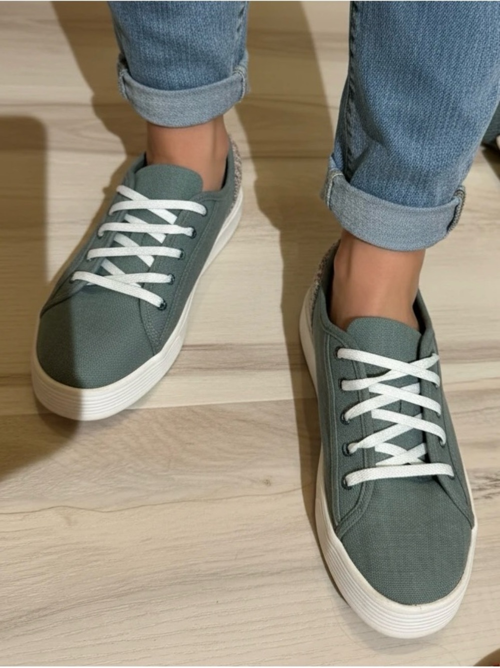 Hey Dude Women’s Cody Craft Linen Sneakers in Aqua. Size 9